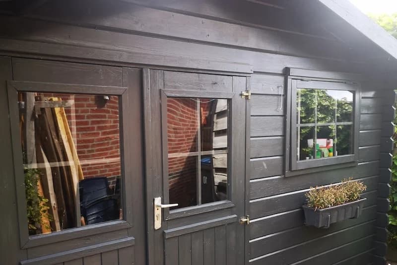 Tuin-huis-ramen-vervangen-met-plexiglas