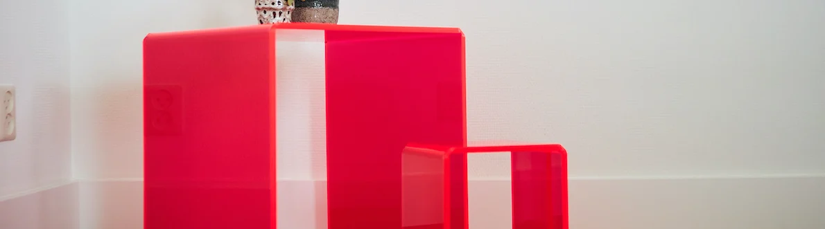 Kunststof-bijzettafeltjes-maken-eindresultaat-in-banner-2